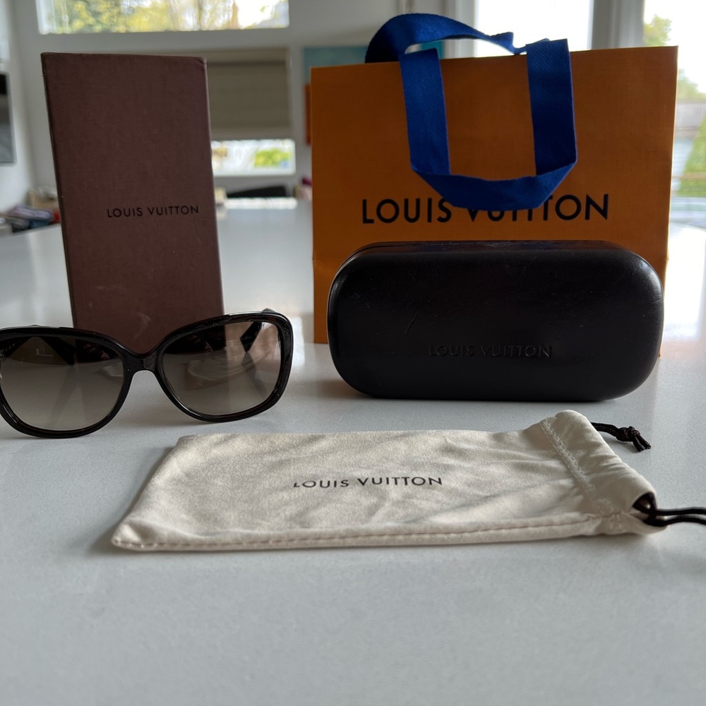 Authentic Louis Vuitton Heather Strass Sunglasses Z0456W in brown